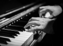 余暇で楽器を演奏している人は手指を動かす脳領域の活動のコントロールが上手い